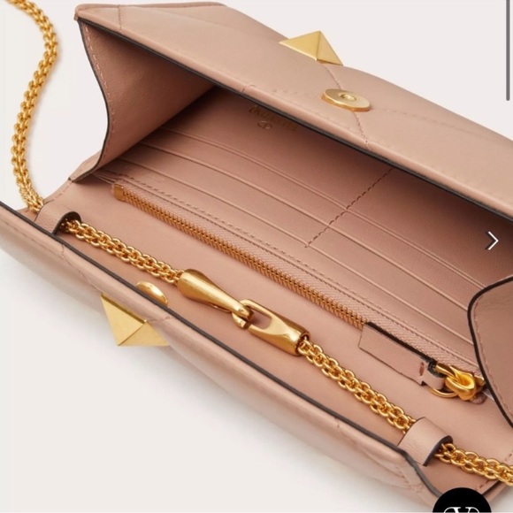 NEW‼️ Valentino Garavani - Picture 4 of 17